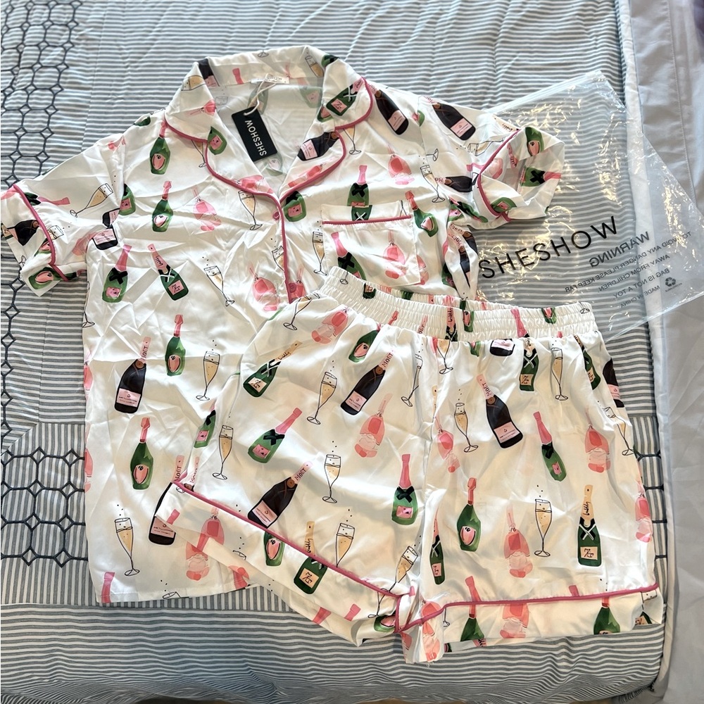 SheShow, Champagne print, short sleeve pajama shorts set, size Small